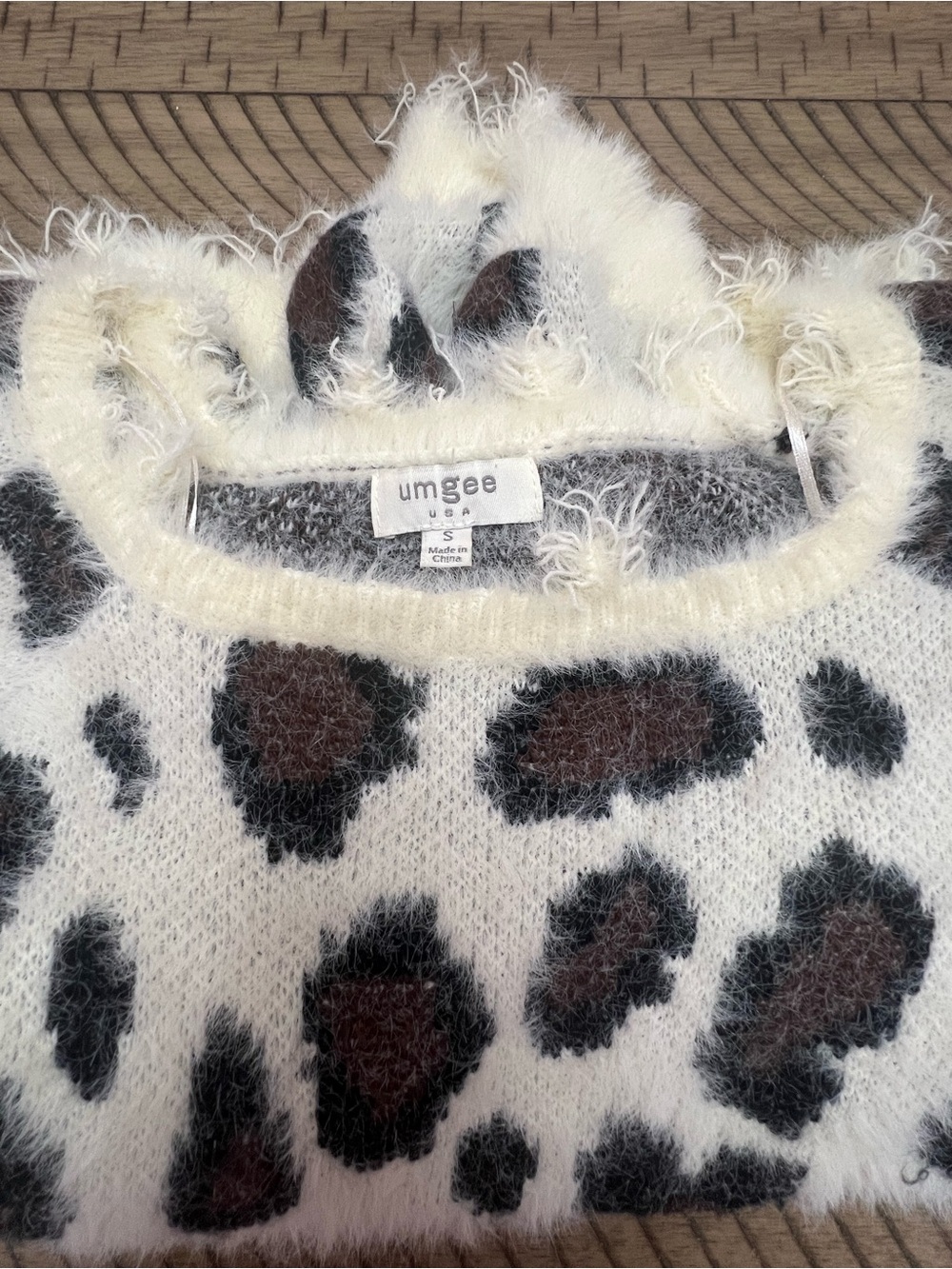 Ladies Umgee Boutique Cream Leopard Print Fuzzy Sweater size small